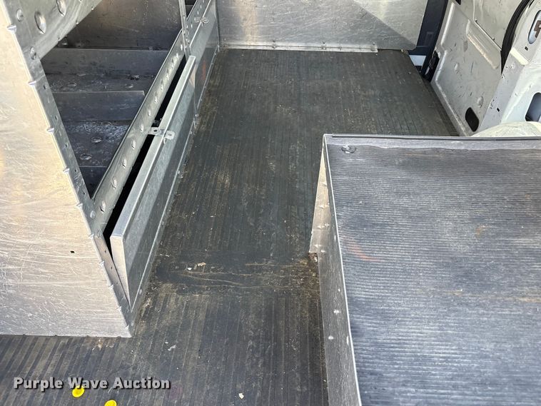 image for item EU8670 2000 Chevrolet Astro van