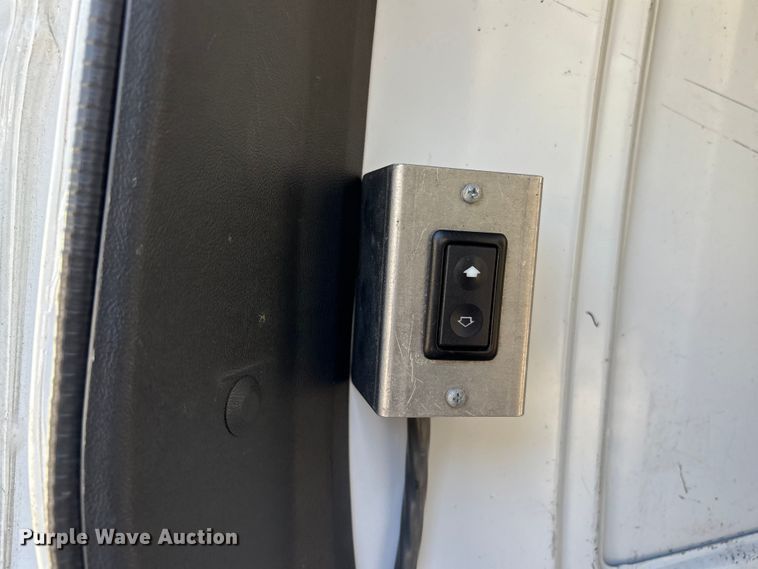 image for item EU8670 2000 Chevrolet Astro van