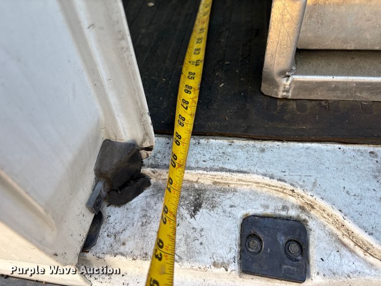 image for item EU8670 2000 Chevrolet Astro van