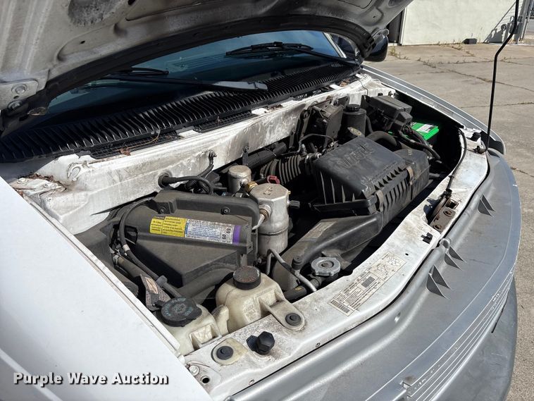 image for item EU8670 2000 Chevrolet Astro van