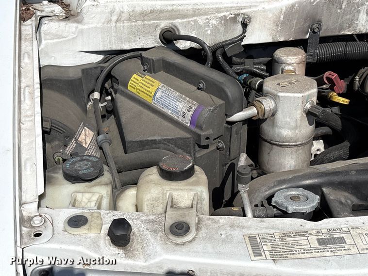 image for item EU8670 2000 Chevrolet Astro van