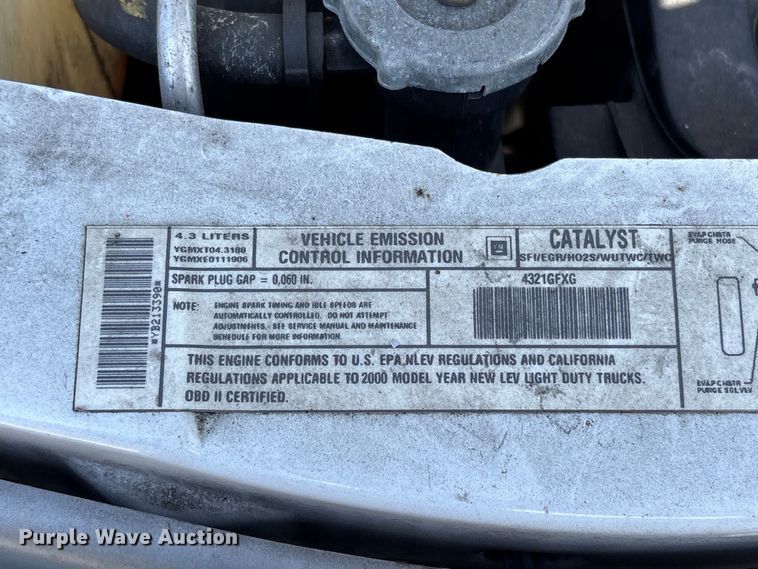 image for item EU8670 2000 Chevrolet Astro van