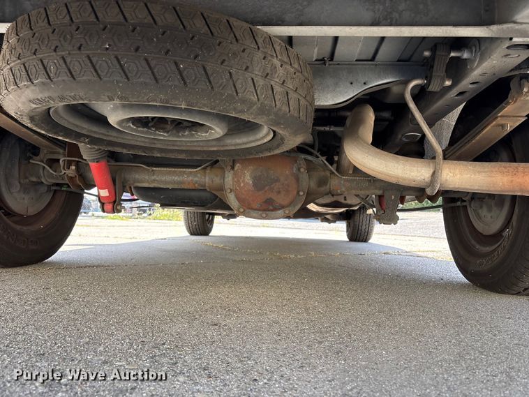 image for item EU8670 2000 Chevrolet Astro van