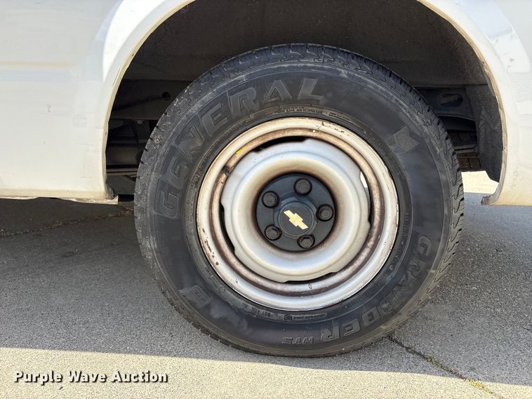 image for item EU8670 2000 Chevrolet Astro van