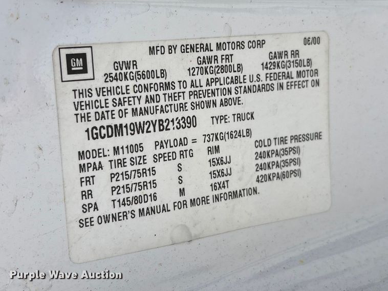 image for item EU8670 2000 Chevrolet Astro van