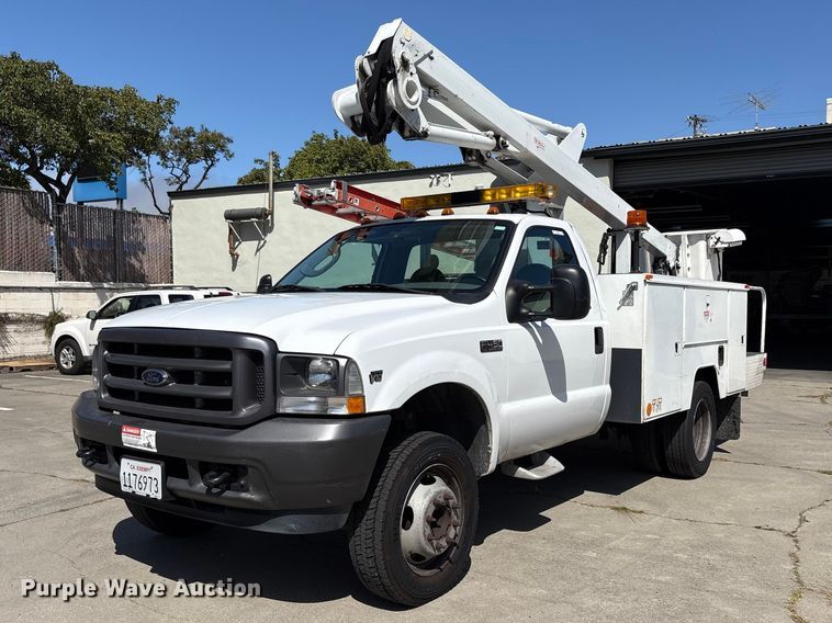 image for item EU8671 2004 Ford F450 Super Duty bucket truck