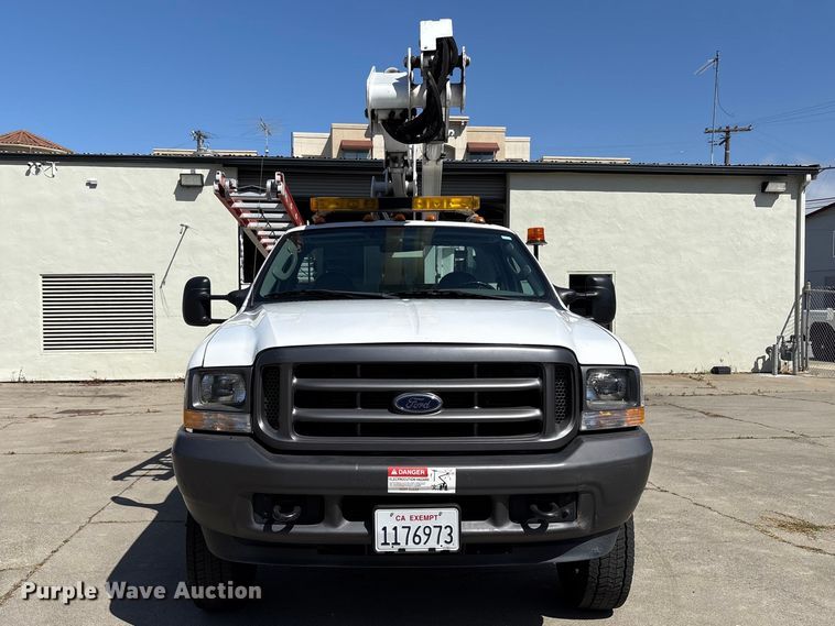 image for item EU8671 2004 Ford F450 Super Duty bucket truck