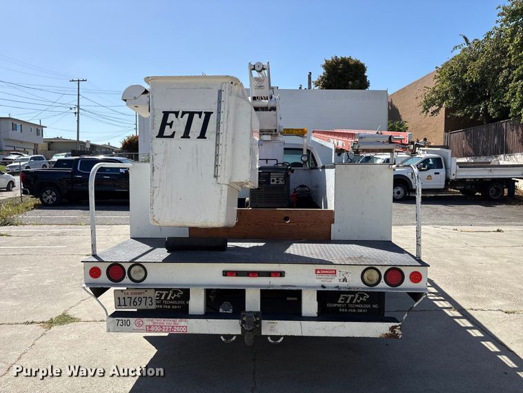 image for item EU8671 2004 Ford F450 Super Duty bucket truck