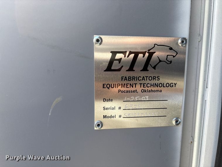 image for item EU8671 2004 Ford F450 Super Duty bucket truck