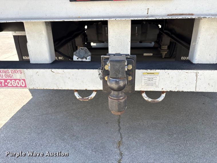 image for item EU8671 2004 Ford F450 Super Duty bucket truck