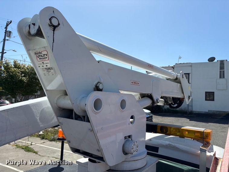 image for item EU8671 2004 Ford F450 Super Duty bucket truck