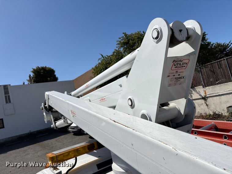 image for item EU8671 2004 Ford F450 Super Duty bucket truck