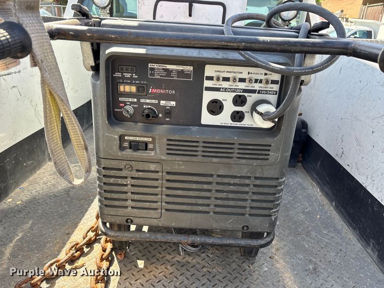 image for item EU8671 2004 Ford F450 Super Duty bucket truck