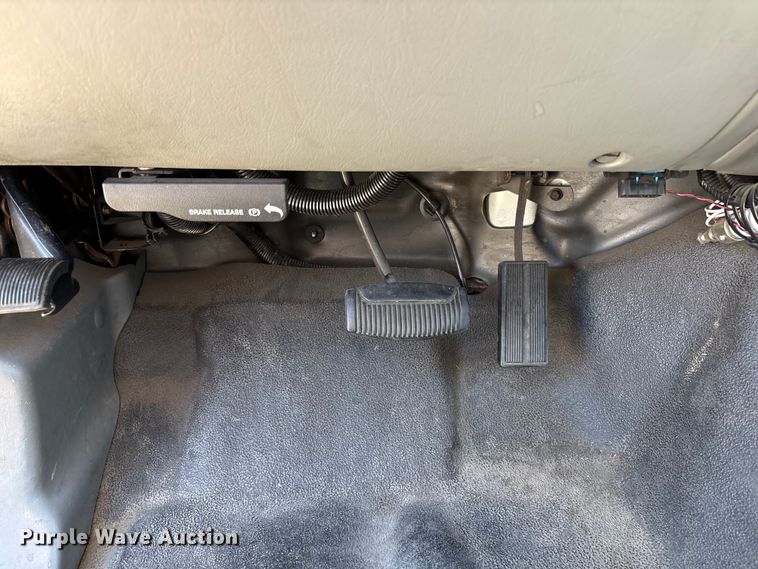 image for item EU8671 2004 Ford F450 Super Duty bucket truck