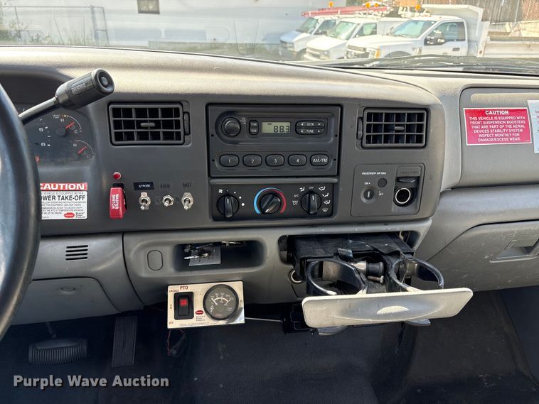 image for item EU8671 2004 Ford F450 Super Duty bucket truck
