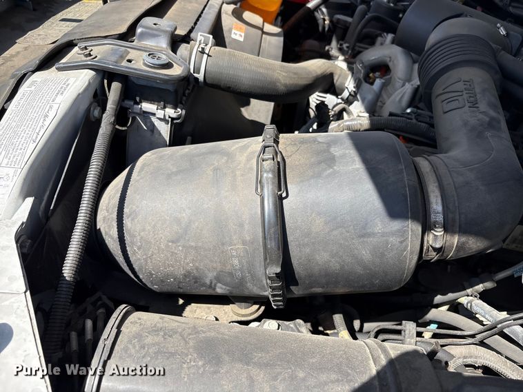image for item EU8671 2004 Ford F450 Super Duty bucket truck