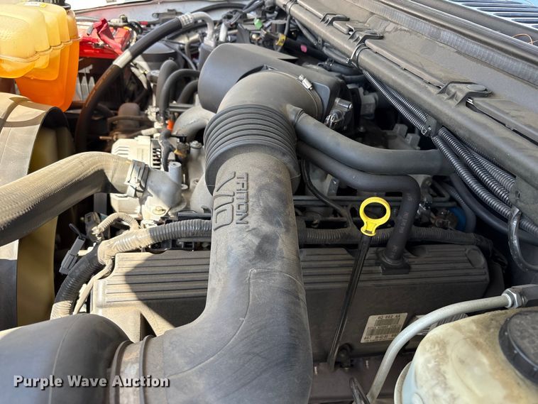 image for item EU8671 2004 Ford F450 Super Duty bucket truck