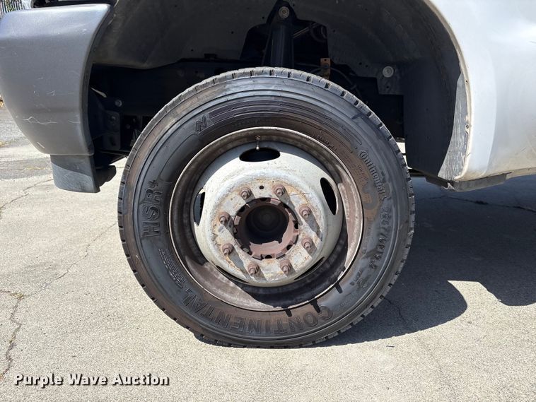 image for item EU8671 2004 Ford F450 Super Duty bucket truck