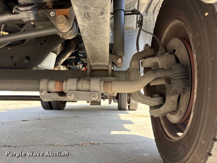image for item EU8671 2004 Ford F450 Super Duty bucket truck