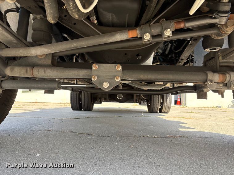 image for item EU8671 2004 Ford F450 Super Duty bucket truck