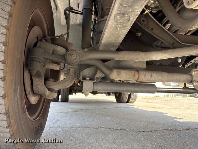 image for item EU8671 2004 Ford F450 Super Duty bucket truck