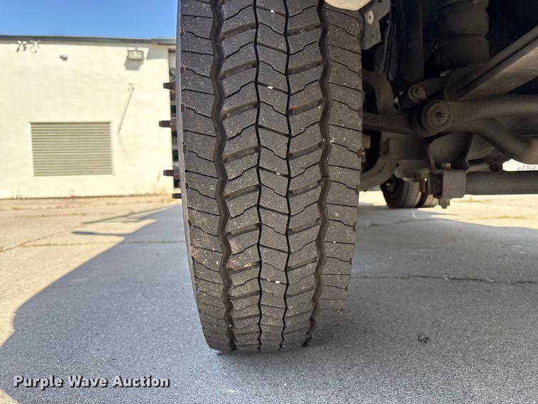 image for item EU8671 2004 Ford F450 Super Duty bucket truck