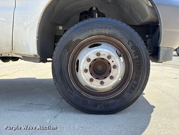 image for item EU8671 2004 Ford F450 Super Duty bucket truck