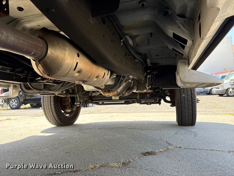 image for item EU8671 2004 Ford F450 Super Duty bucket truck