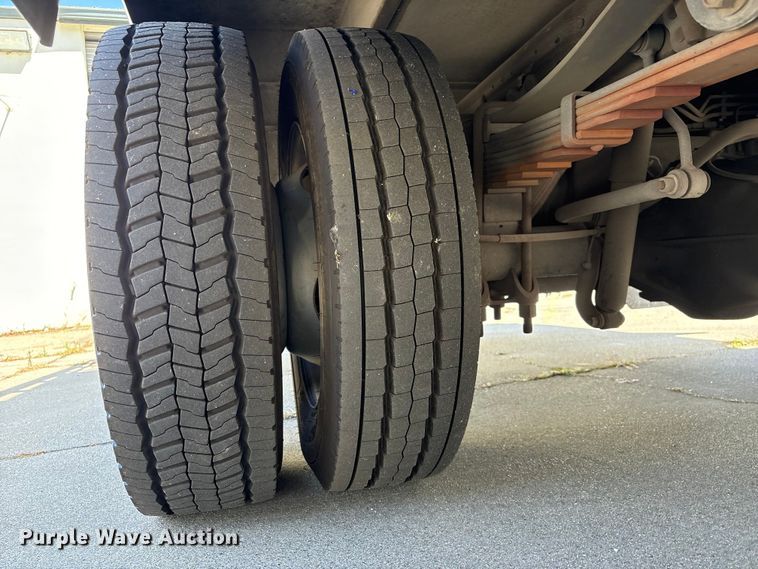 image for item EU8671 2004 Ford F450 Super Duty bucket truck