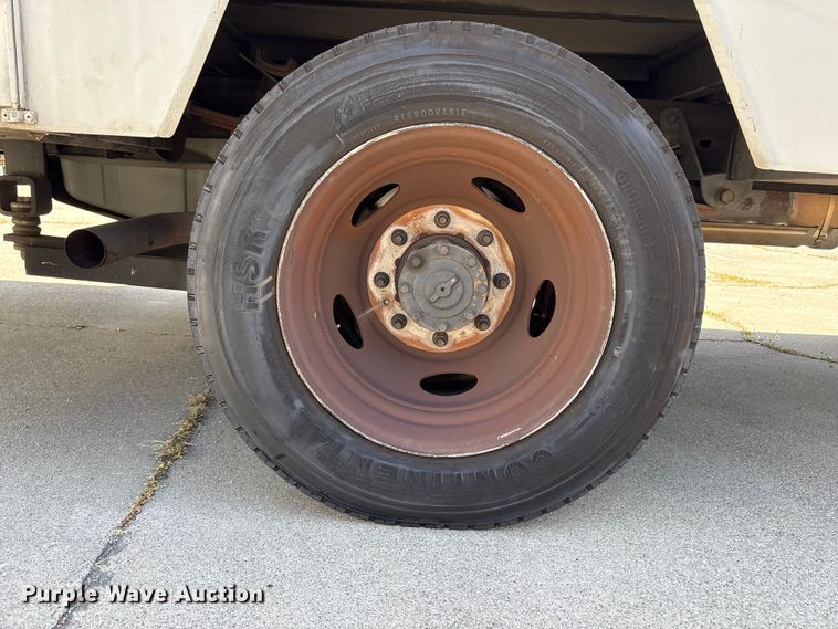 image for item EU8671 2004 Ford F450 Super Duty bucket truck