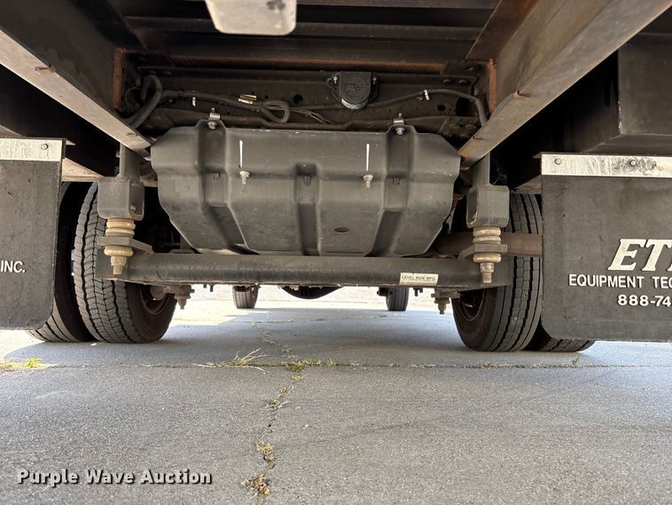 image for item EU8671 2004 Ford F450 Super Duty bucket truck