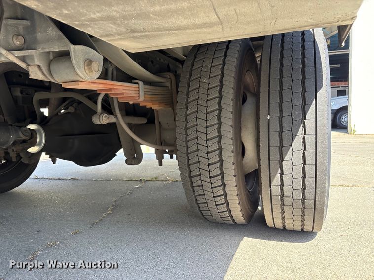 image for item EU8671 2004 Ford F450 Super Duty bucket truck