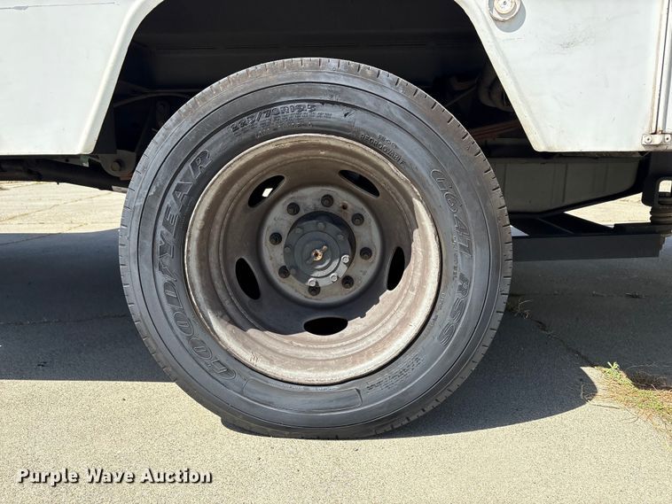 image for item EU8671 2004 Ford F450 Super Duty bucket truck