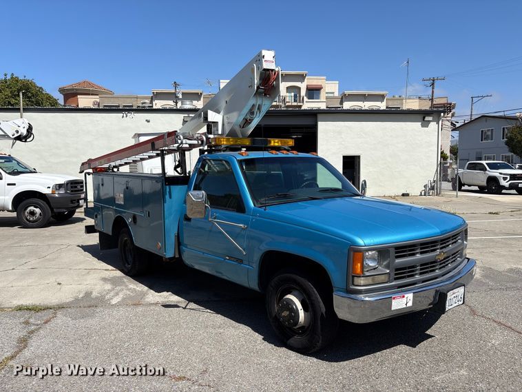 image for item EU8672 1995 Chevrolet C3500  utility bed pickup truck with bucket lift