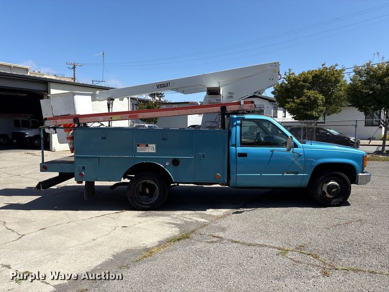 image for item EU8672 1995 Chevrolet C3500  utility bed pickup truck with bucket lift