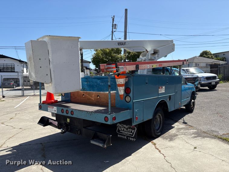 image for item EU8672 1995 Chevrolet C3500  utility bed pickup truck with bucket lift