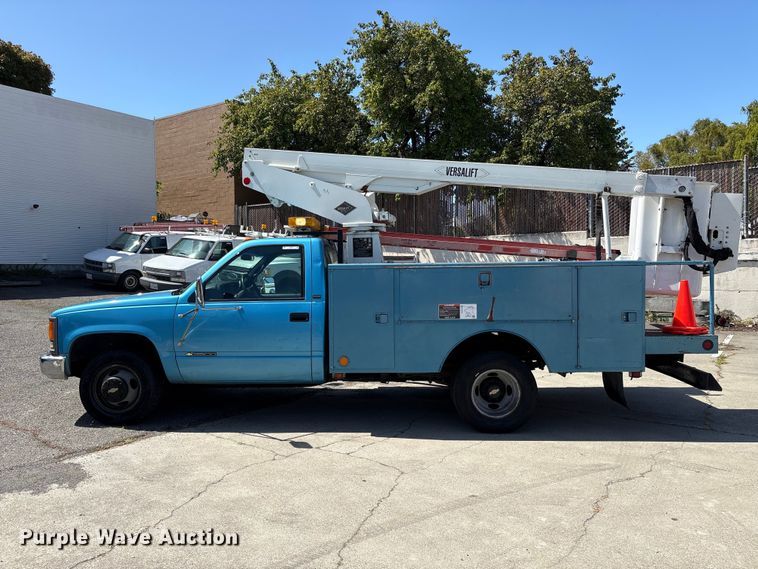 image for item EU8672 1995 Chevrolet C3500  utility bed pickup truck with bucket lift