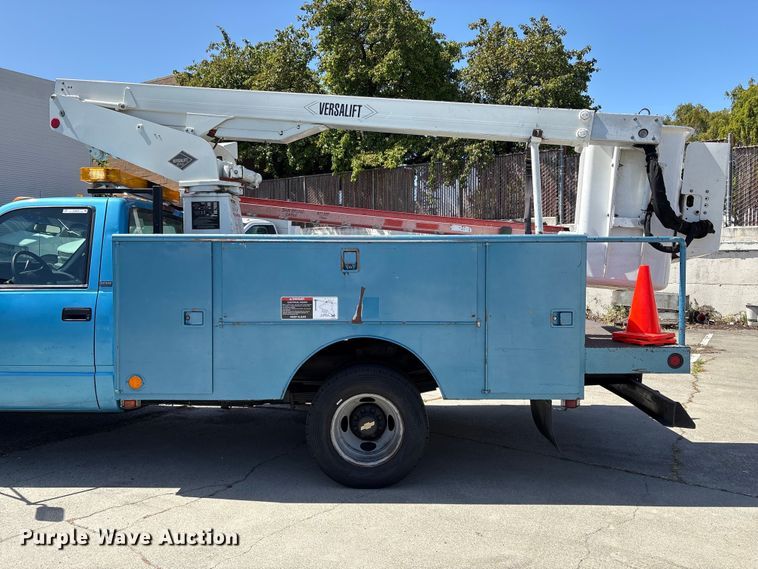 image for item EU8672 1995 Chevrolet C3500  utility bed pickup truck with bucket lift