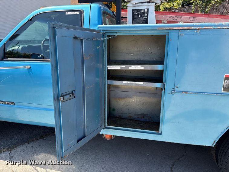 image for item EU8672 1995 Chevrolet C3500  utility bed pickup truck with bucket lift