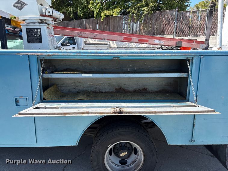 image for item EU8672 1995 Chevrolet C3500  utility bed pickup truck with bucket lift