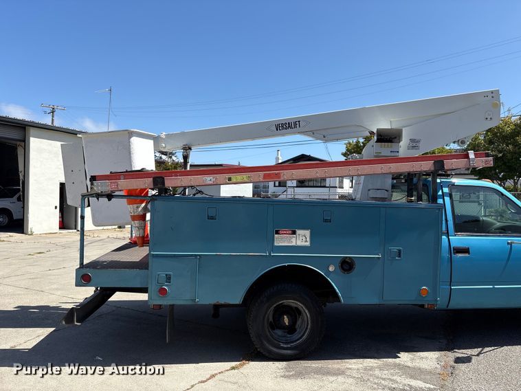 image for item EU8672 1995 Chevrolet C3500  utility bed pickup truck with bucket lift