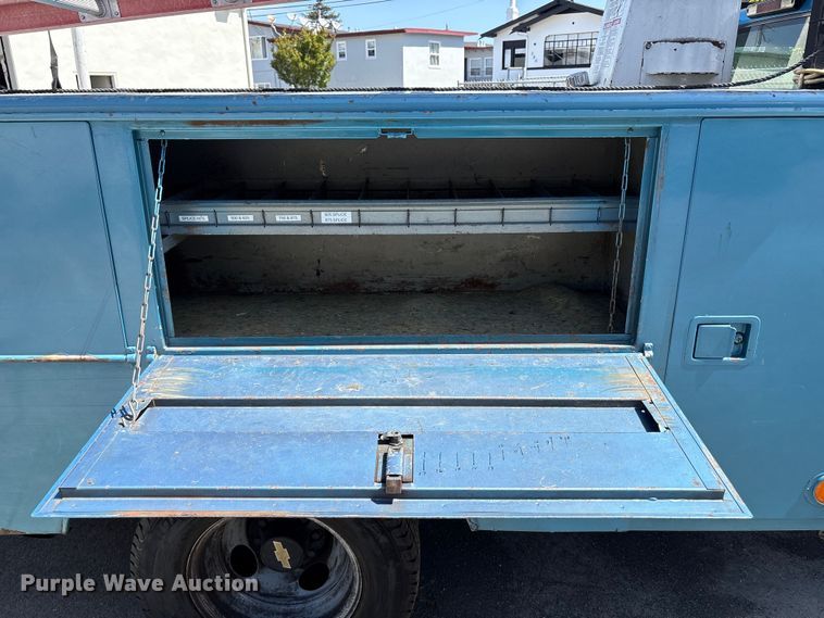 image for item EU8672 1995 Chevrolet C3500  utility bed pickup truck with bucket lift