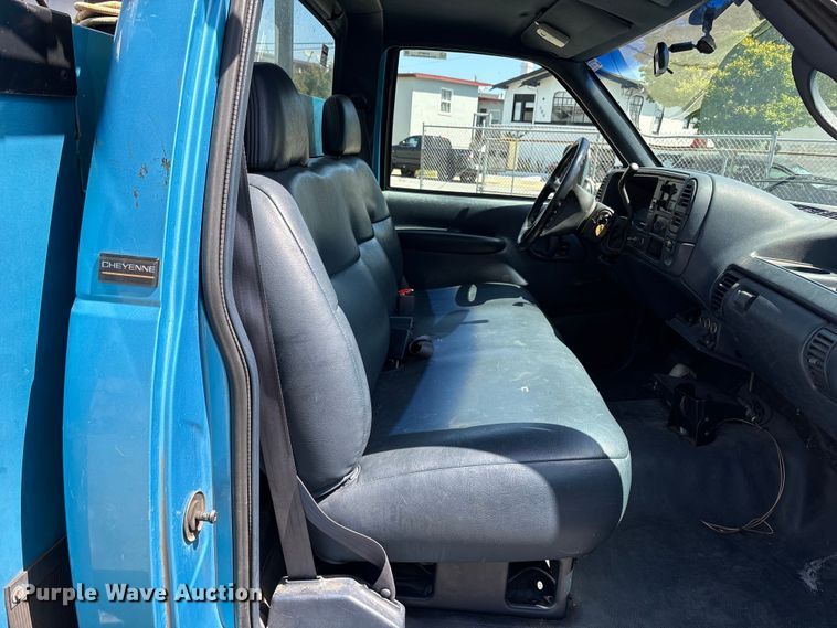 image for item EU8672 1995 Chevrolet C3500  utility bed pickup truck with bucket lift