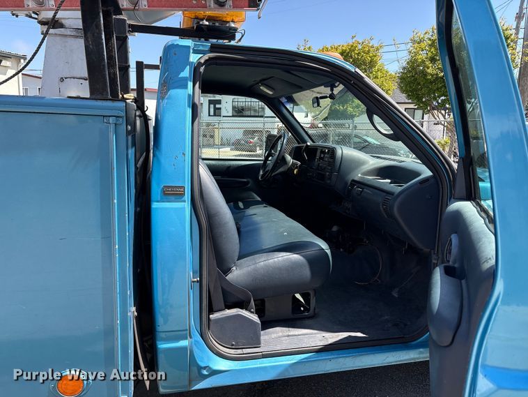 image for item EU8672 1995 Chevrolet C3500  utility bed pickup truck with bucket lift
