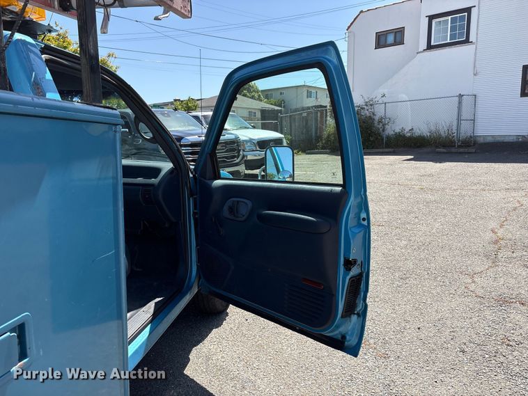 image for item EU8672 1995 Chevrolet C3500  utility bed pickup truck with bucket lift