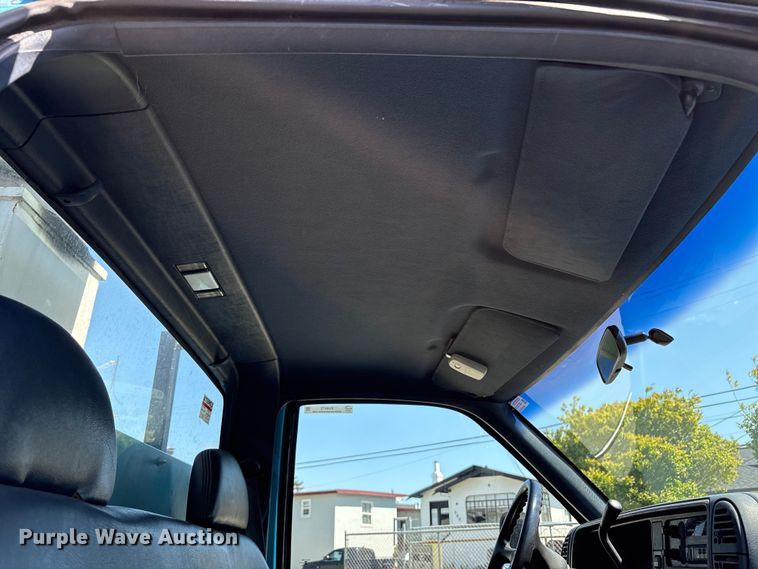 image for item EU8672 1995 Chevrolet C3500  utility bed pickup truck with bucket lift
