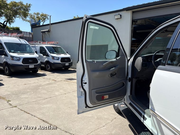 image for item EU8679 2000 Ford Expedition SUV