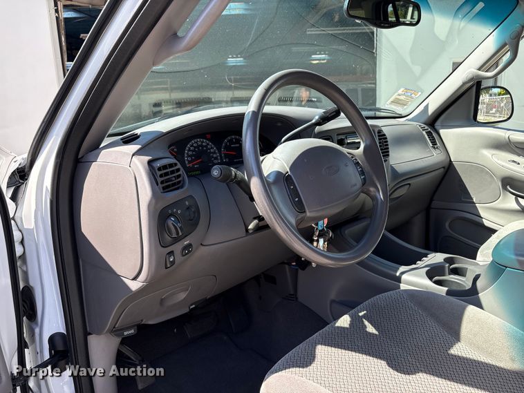 image for item EU8679 2000 Ford Expedition SUV