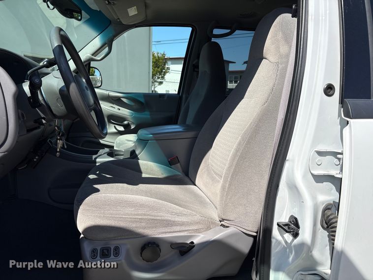 image for item EU8679 2000 Ford Expedition SUV