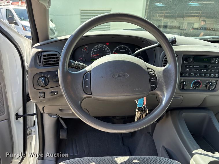 image for item EU8679 2000 Ford Expedition SUV